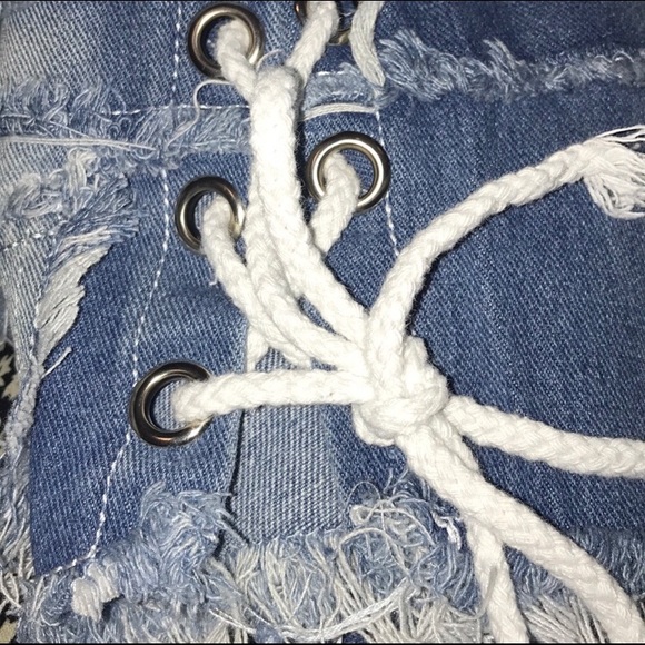 SOLD✨ Denim Booty Shorts - Picture 6 of 6